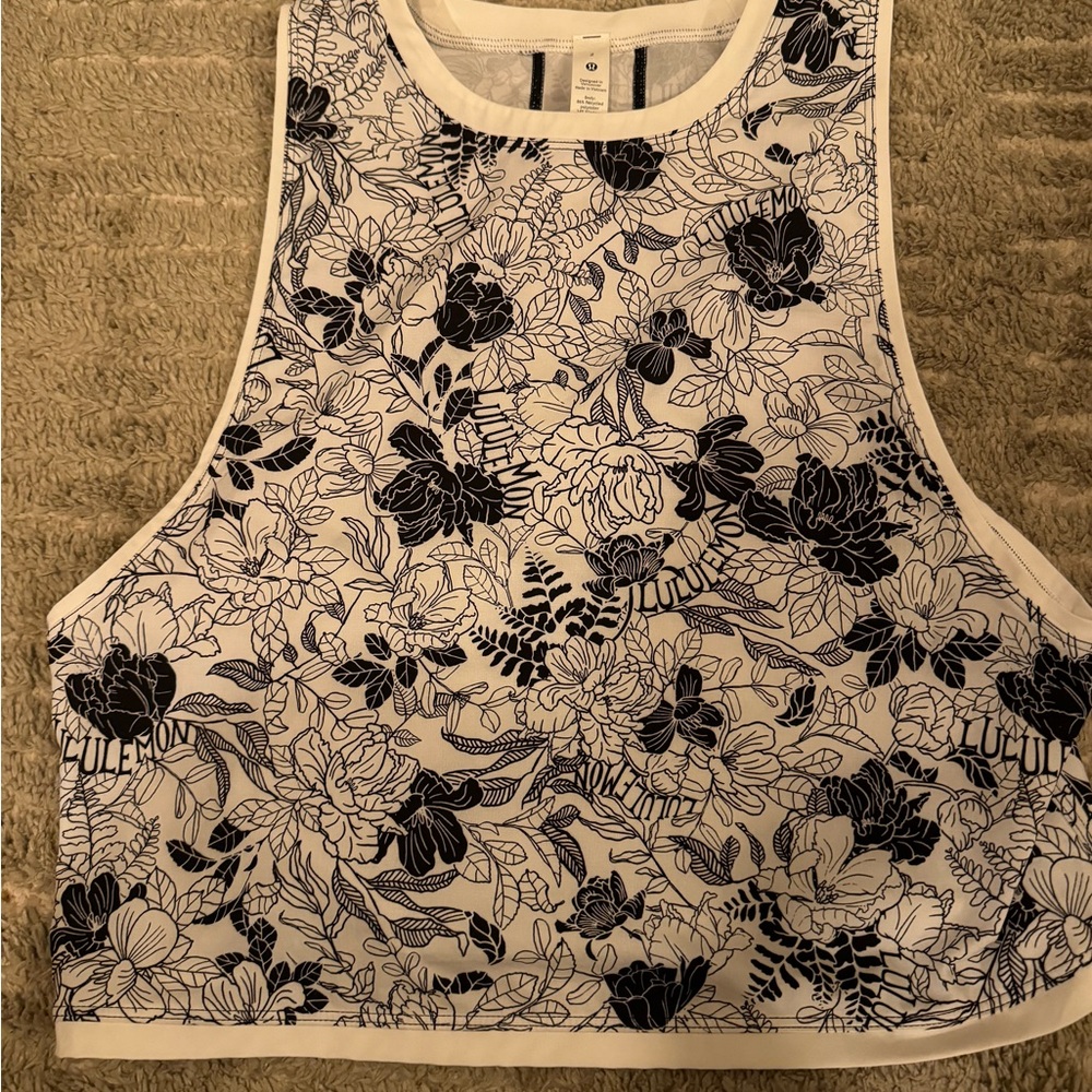 Lululemon crop top